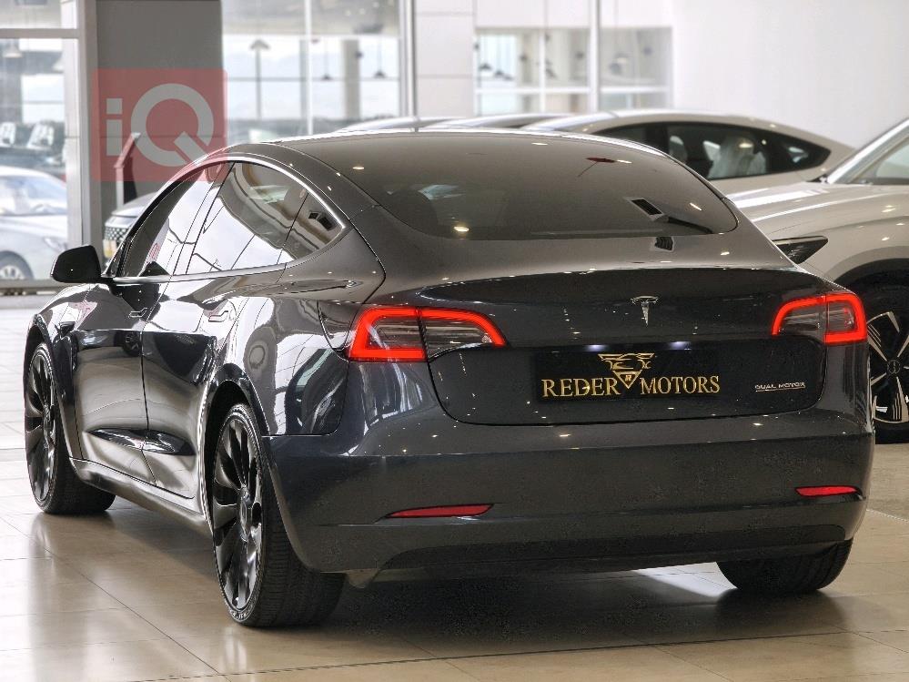 تسلا موديل 3